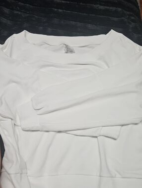 Women’s White Long Sleeve Pullover Top/ Sweatshirt
